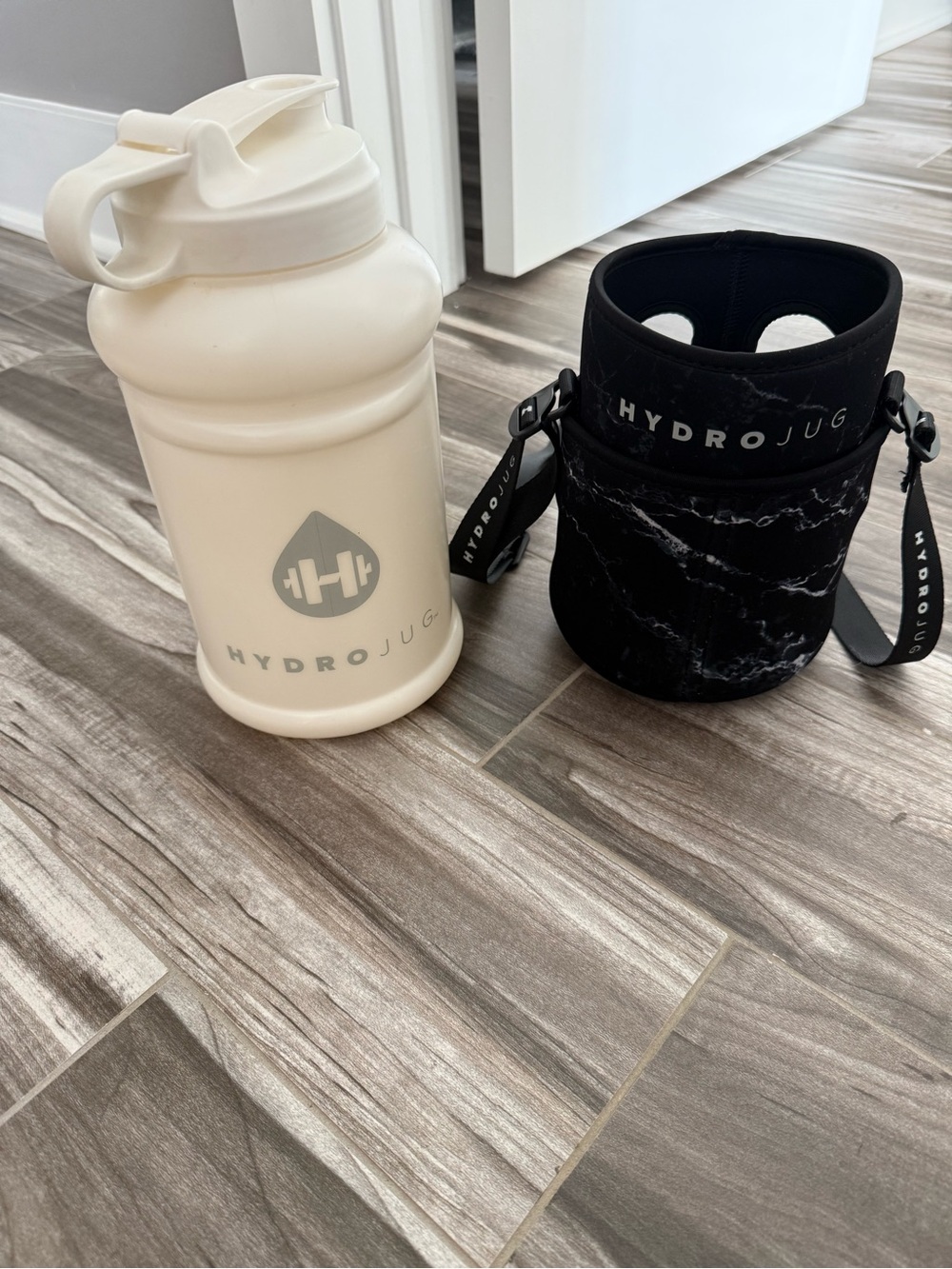HydroJug Cream Bottle with Black Marble Neoprene Sleeve